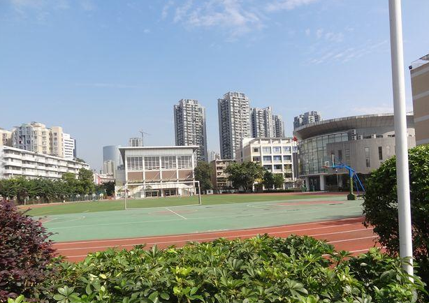 四川大學(xué)附屬中學(xué)地理位置和咨詢電話是？