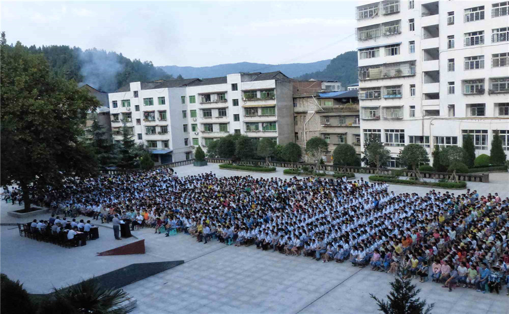 平昌縣響灘中學(xué)學(xué)校地址在哪里？