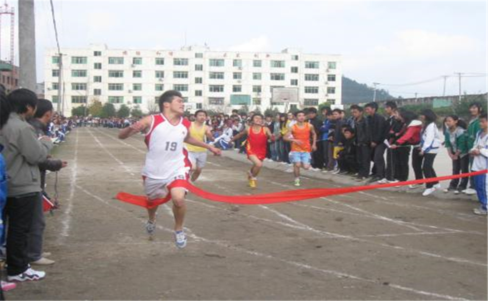 花叢中學學校詳細地址在什么地方？