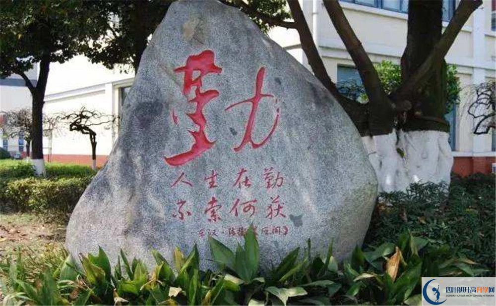 敖平中學(xué)一學(xué)期的學(xué)費(fèi)是多少？